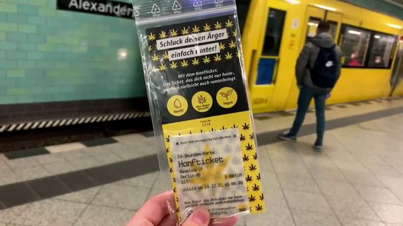 Berlínský dopravní podnik nabízí jedlé lístky s konopnou příchutí